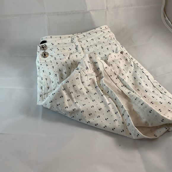 White shorts  with nautical anchors - Picture 3 of 7